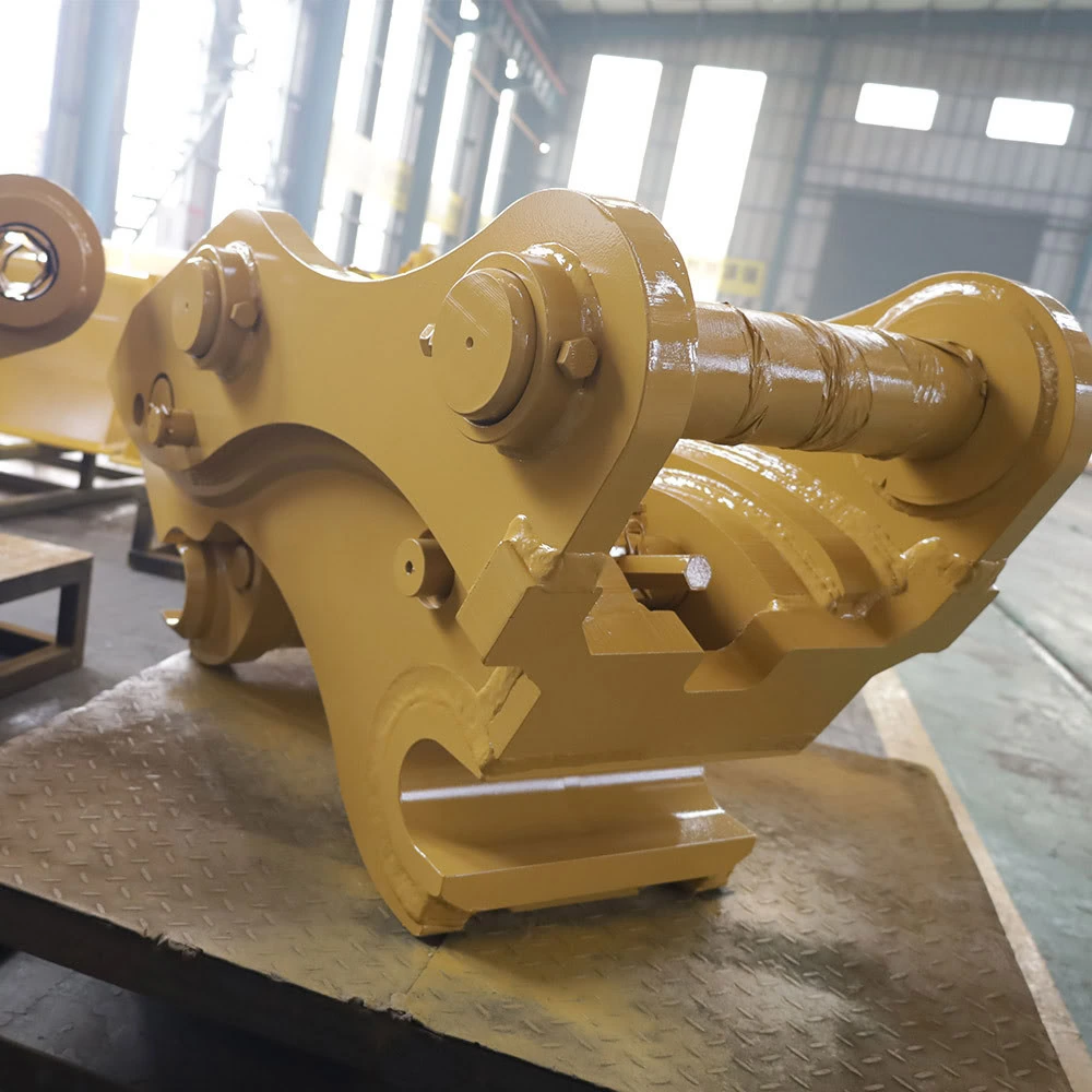 Oblique view of a curved-side-plate coupler