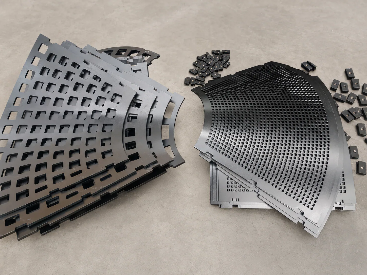 Screening Bucket panels with different screen openings