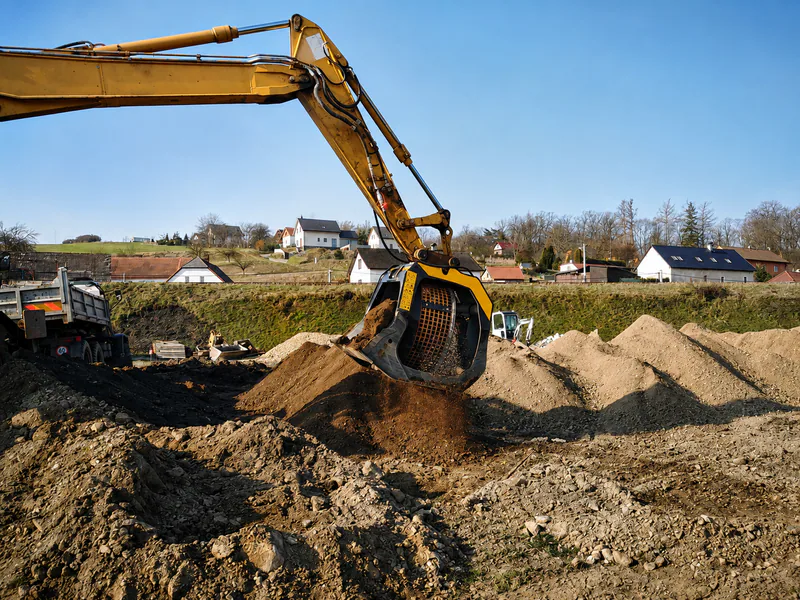 Excavator screening bucket processing soil